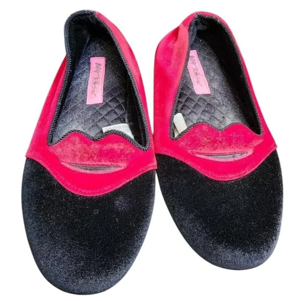 Betsey Johnson LIPPSSS Velvet Slip Ons Size S (5-6)